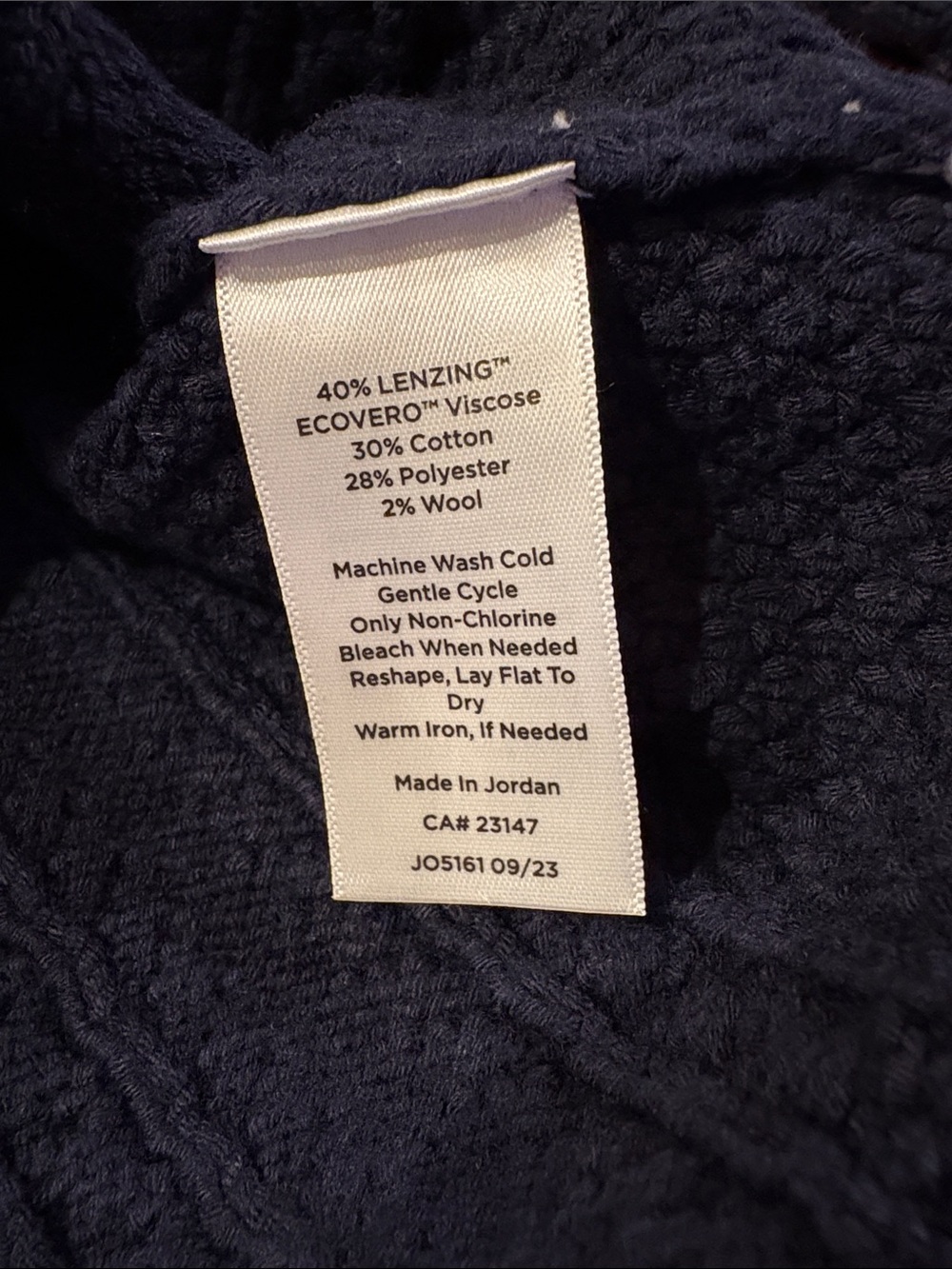 Talbots Women’s Navy Cable Knit Cutaway Cardigan with White Trim - Picture 4 of 9